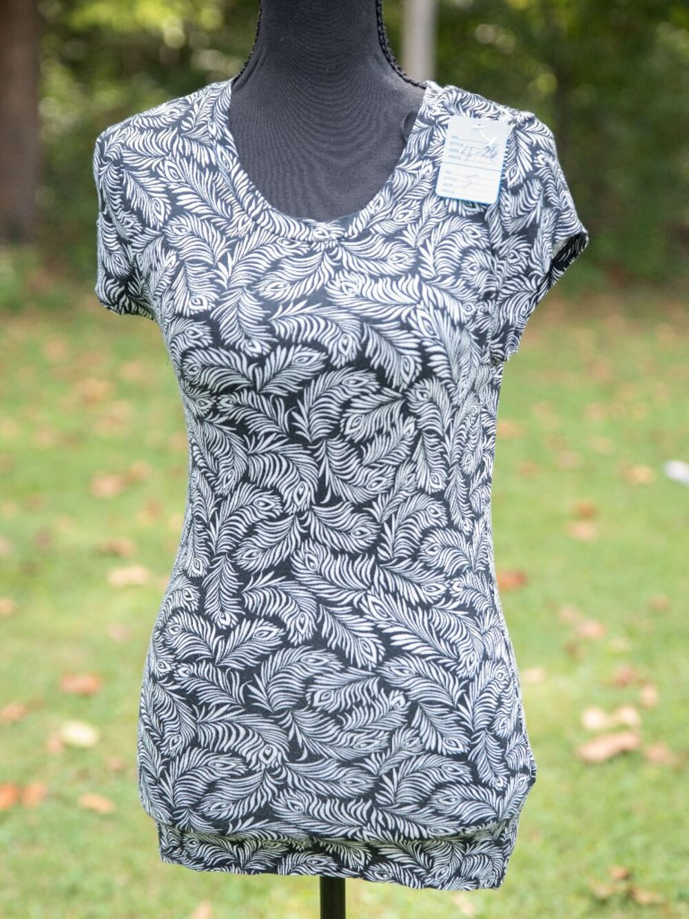 Women's Small black and white peacock feather print top from H&M